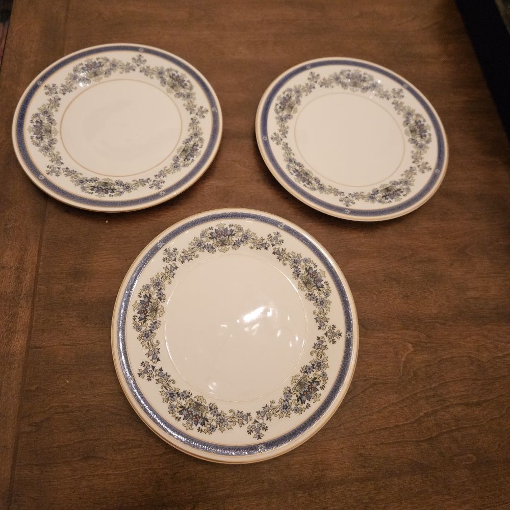 Royal Dolton English Fine Bone China vintage VENETIA Plates 1975 Set of 3